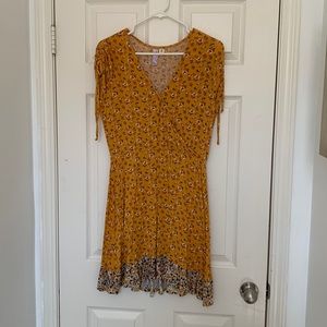 Cute dress great for spring! Size M